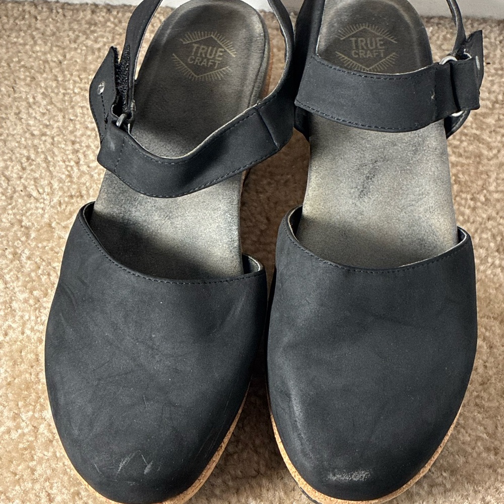 True Craft Women's Black Sandals Size 9.5